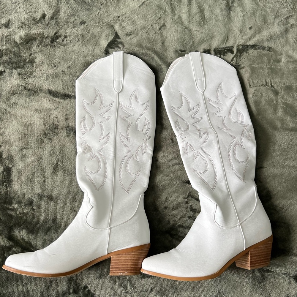 White cowboy boots size 9